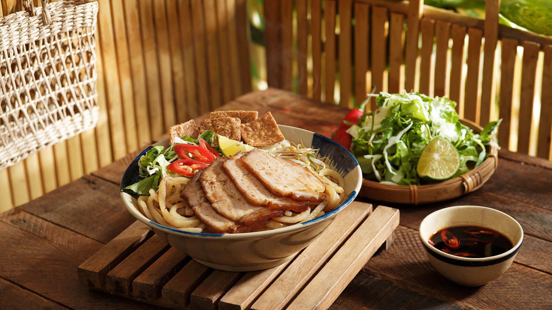 dac-san-hoi-an-cao-lau-banh-mi-phuong