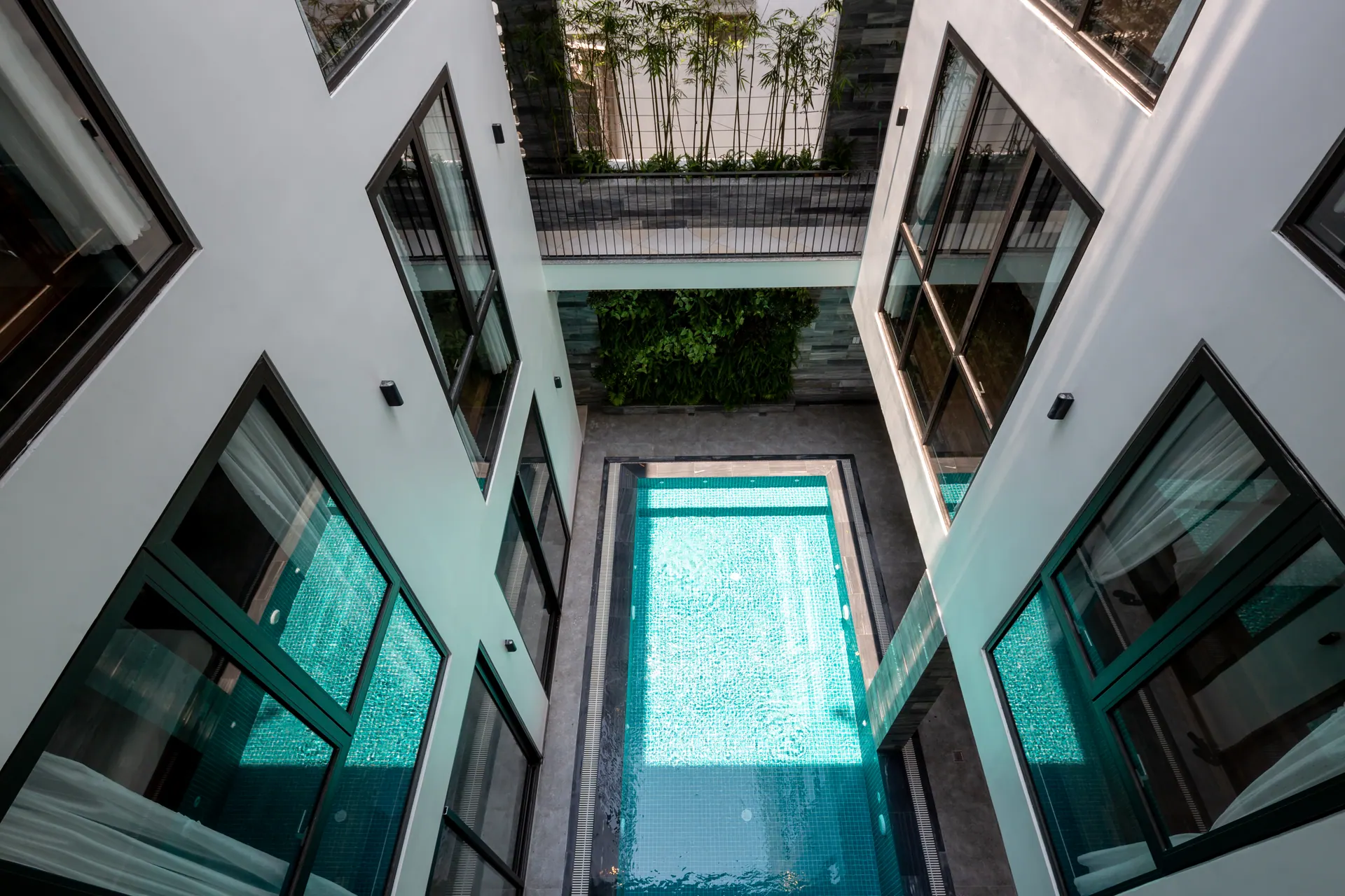 Hồ bơi riêng villa Đà Nẵng cho gia đình – xanh mát và rộng rãi